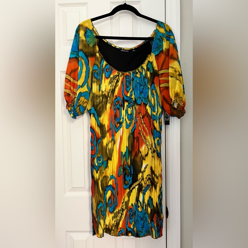 🌟🌟 FREE with $15+ purchase from my closet!  Great dress!